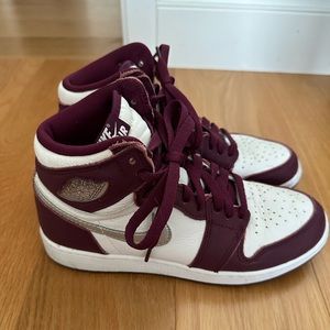 AUTHENTIC Nike Air Jordan 1 Retro high OG Bordeaux (GS)